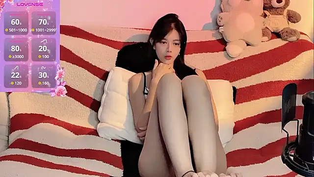 Snapshot of Nuomio chatting on February 3, 2026, 5:07 pm Nuomio online show from February 3, 2026, 5:07 pm