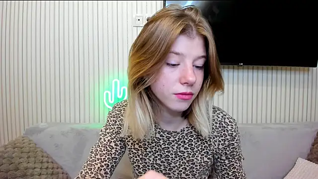 Snapshot of Bellacams chatting on October 17, 2025, 6:10 pm Bellacams online show from October 17, 2025, 6:10 pm