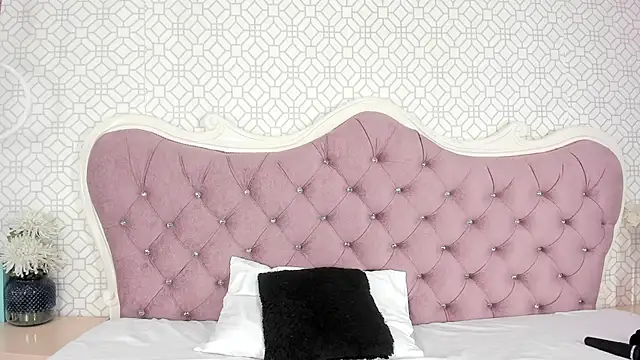 MarcelaCortes online show from April 18, 2026, 9:48 pm