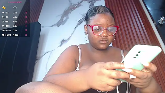 Snapshot of Kim_Browns chatting on June 25, 2026, 2:22 am Kim Browns online show from June 25, 2026, 2:22 am