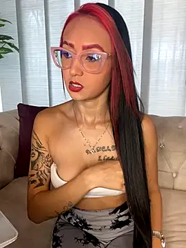 Sofiaa pink online show from October 7, 2025, 3:20 pm