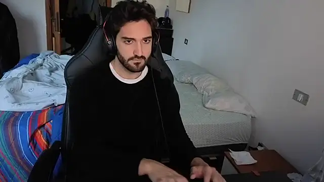 Al3xox02 online show from April 1, 2026, 10:27 am