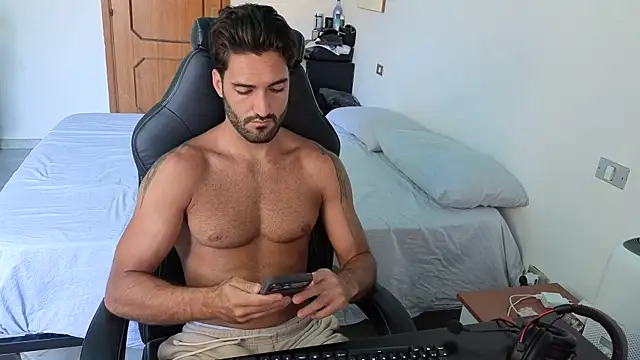 Snapshot of Al3xox02 chatting on June 19, 2026, 10:08 am Al3xox02 online show from June 19, 2026, 10:08 am