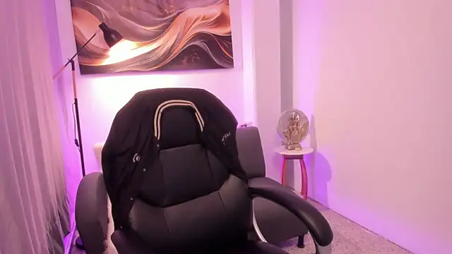 Leoo Miller online show from November 7, 2025, 4:34 am