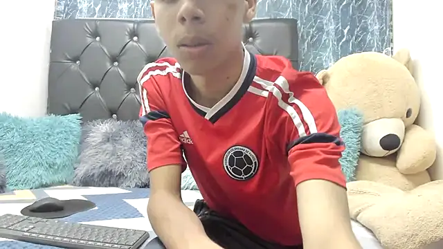 sexyboys cutex18 online show from November 26, 2025, 9:38 pm