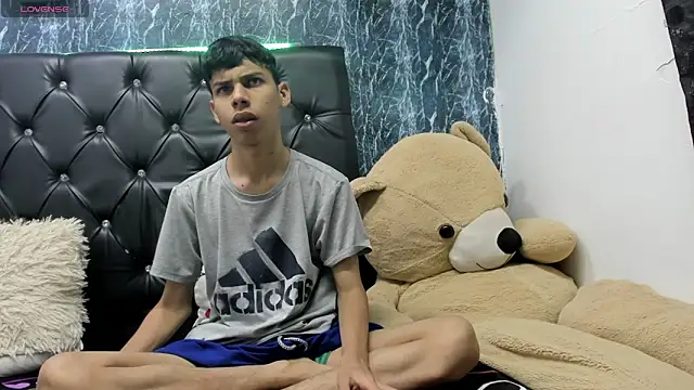 sexyboys cutex18 online show from February 8, 2026, 5:05 pm