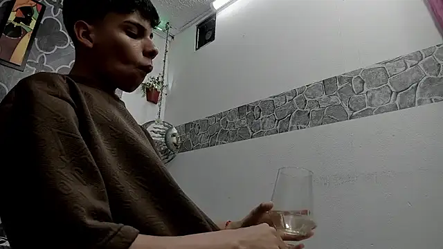 sexyboys cutex18 online show from February 26, 2026, 3:05 am