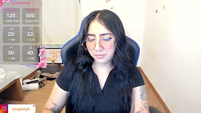 Snapshot of LoveLyy- chatting on May 13, 2026, 8:27 pm LoveLyy- online show from May 13, 2026, 8:27 pm