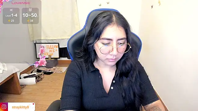 Snapshot of LoveLyy- chatting on June 2, 2026, 11:18 pm LoveLyy- online show from June 2, 2026, 11:18 pm