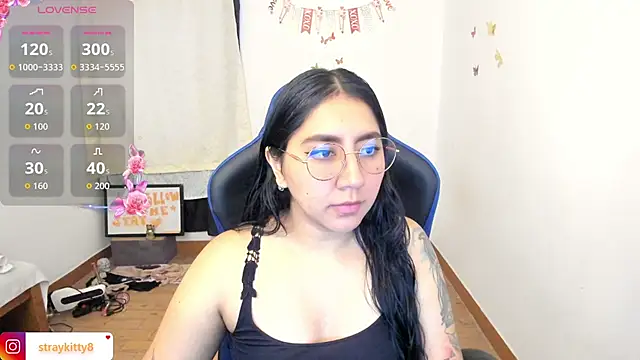 Snapshot of LoveLyy- chatting on June 10, 2026, 2:05 pm LoveLyy- online show from June 10, 2026, 2:05 pm