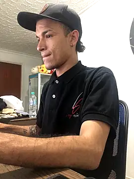 santyrestrepo online show from October 7, 2025, 10:40 pm