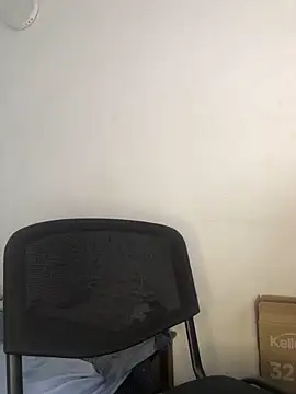 santyrestrepo online show from October 12, 2025, 1:43 pm