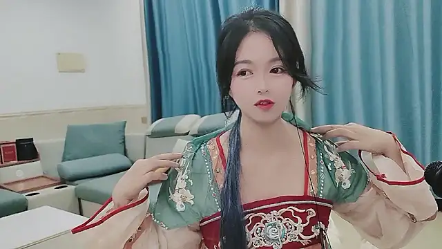 Q Yumi online show from October 19, 2025, 12:06 pm