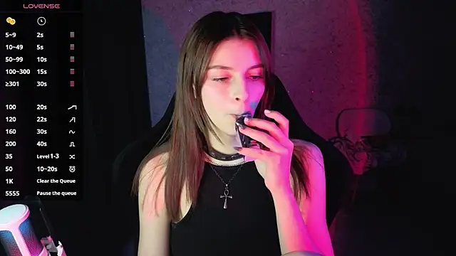 Snapshot of kitti_sweett chatting on June 20, 2026, 8:00 pm kitti sweett online show from June 20, 2026, 8:00 pm