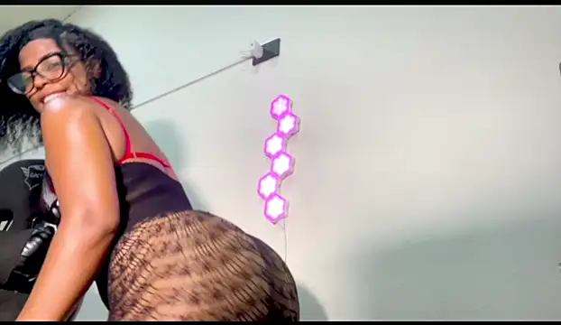 Snapshot of natybratz01 chatting on November 11, 2025, 12:10 am natybratz01 online show from November 11, 2025, 12:10 am