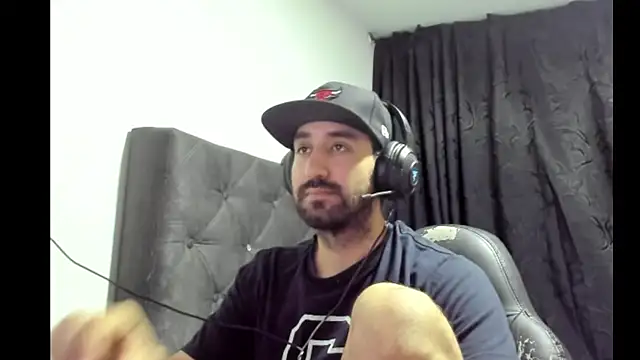 coolfriki online show from November 9, 2025, 2:43 am