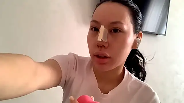 Snapshot of DelphineLanzeta chatting on October 7, 2025, 6:32 am DelphineLanzeta online show from October 7, 2025, 6:32 am