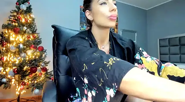 Alesyamuscledollxh online show from December 18, 2024, 9:40 pm