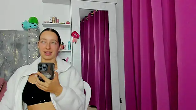 Sophia rouse online show from October 18, 2025, 3:09 am