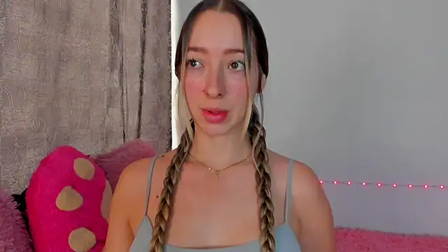 Sophia rouse online show from November 15, 2025, 5:20 pm