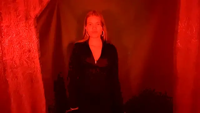 AlmetaBradicich online show from December 1, 2025, 9:42 pm