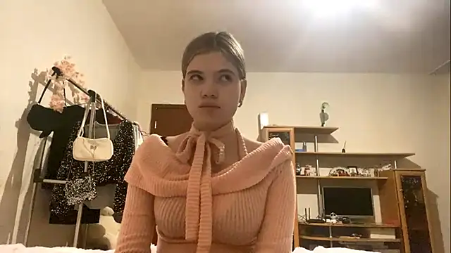 AlmetaBradicich online show from December 4, 2025, 3:54 pm