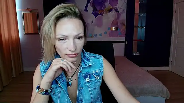 AlinaMoor online show from October 28, 2025, 7:01 am