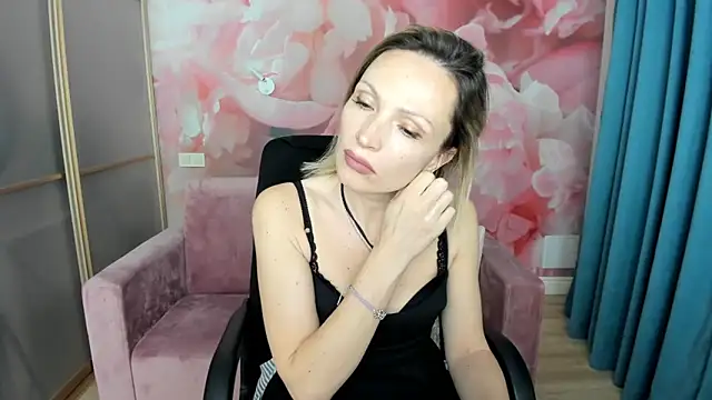 AlinaMoor online show from April 4, 2026, 6:16 pm