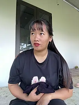 TrangNemo online show from October 17, 2025, 1:09 am