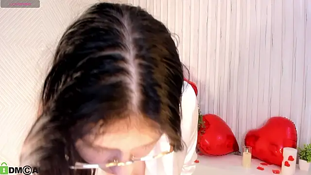 BellaWink online show from March 18, 2026, 12:03 am