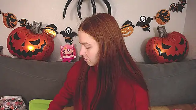 Evarey  online show from October 25, 2025, 4:53 am