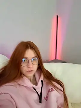 Evarey  online show from February 10, 2026, 6:28 am