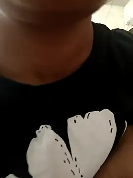 anshika0124 online show from November 14, 2025, 5:17 am