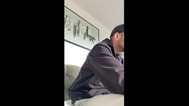 MolleDolle online show from October 27, 2025, 2:32 pm