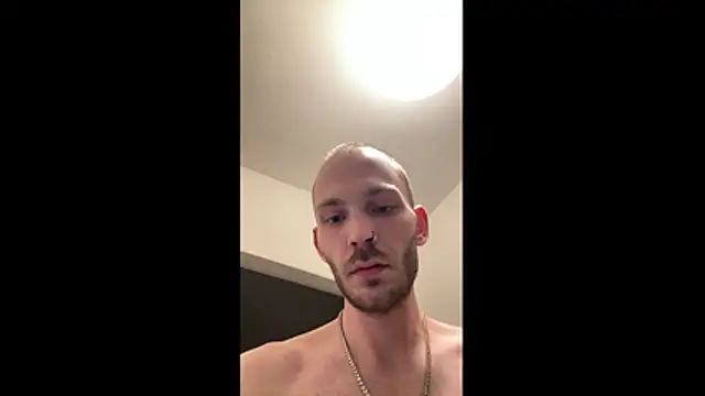 MolleDolle online show from April 21, 2026, 8:23 pm