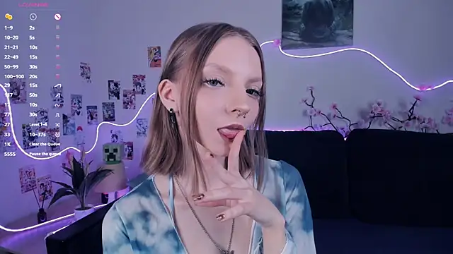 Snapshot of Golden_dawn chatting on November 15, 2025, 8:33 am Golden dawn online show from November 15, 2025, 8:33 am