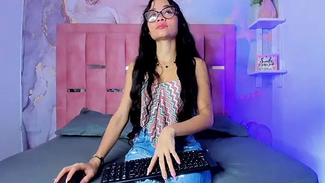 Snapshot of Isis_Blaze chatting on April 24, 2026, 3:09 am Isis Blaze online show from April 24, 2026, 3:09 am