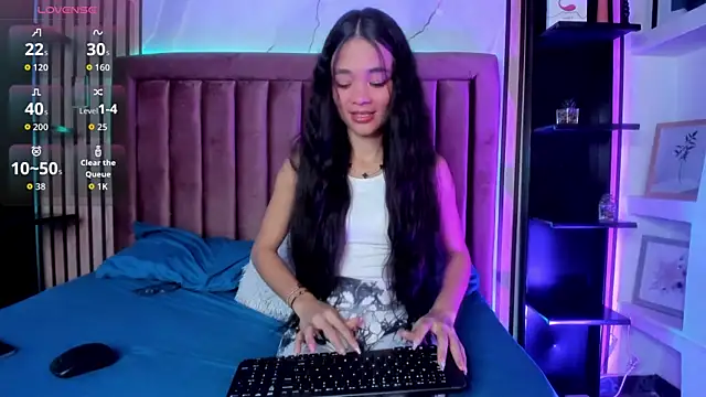 Snapshot of Isis_Blaze chatting on May 2, 2026, 3:33 am Isis Blaze online show from May 2, 2026, 3:33 am