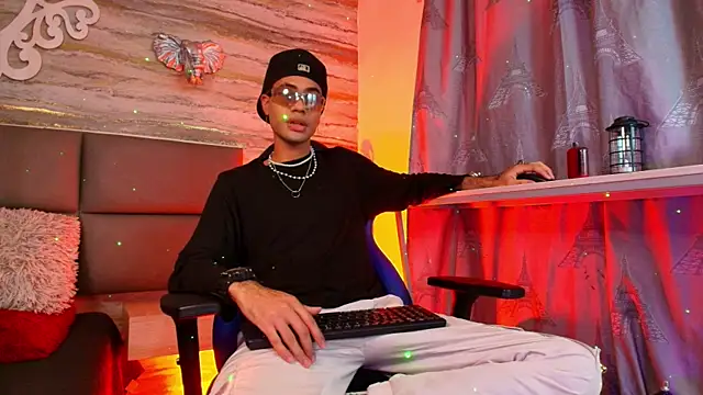 JacobBlackwell  online show from October 6, 2025, 7:55 pm