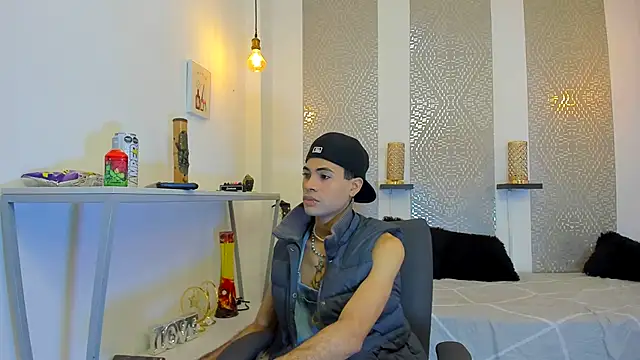 JacobBlackwell  online show from November 10, 2025, 7:35 pm