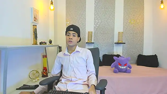 JacobBlackwell  online show from November 17, 2025, 7:19 pm