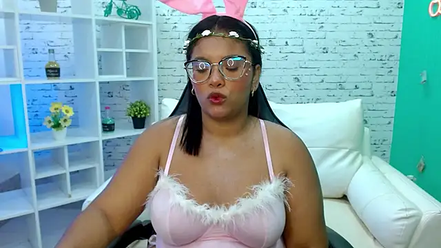 hannahjackson  online show from October 31, 2025, 12:06 pm