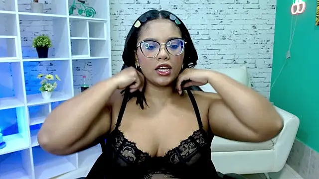 hannahjackson  online show from November 11, 2025, 11:32 am