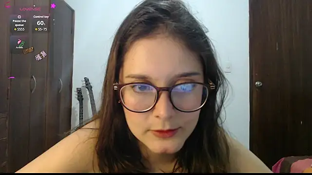 Snapshot of CarlaLorez chatting on March 11, 2026, 4:07 am CarlaLorez online show from March 11, 2026, 4:07 am