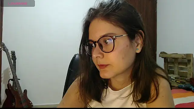 Snapshot of CarlaLorez chatting on April 10, 2026, 1:33 am CarlaLorez online show from April 10, 2026, 1:33 am