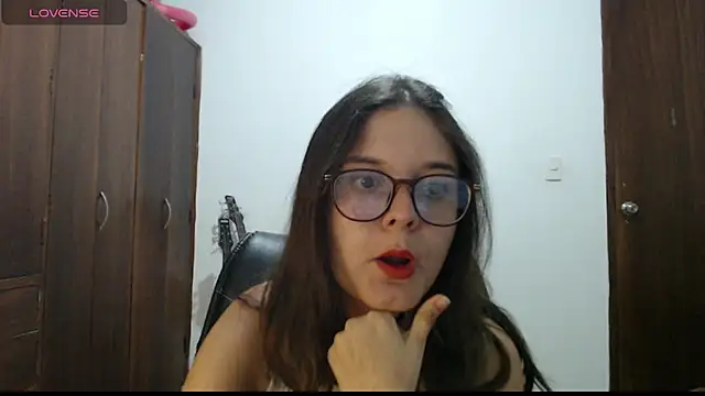 Snapshot of CarlaLorez chatting on April 23, 2026, 1:07 am CarlaLorez online show from April 23, 2026, 1:07 am