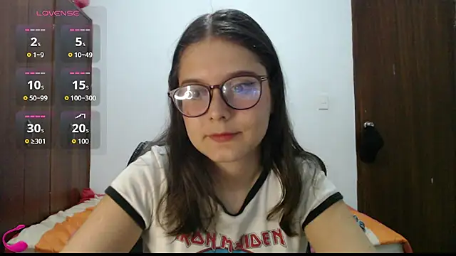 Snapshot of CarlaLorez chatting on July 2, 2026, 3:23 am CarlaLorez online show from July 2, 2026, 3:23 am