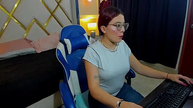 Snapshot of allison_mc chatting on July 16, 2026, 12:11 pm allison mc online show from July 16, 2026, 12:11 pm