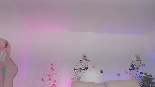 Giia Moretti  online show from November 6, 2025, 8:43 pm