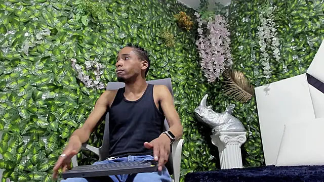 REDBRYAN EBANO online show from October 29, 2025, 8:43 pm